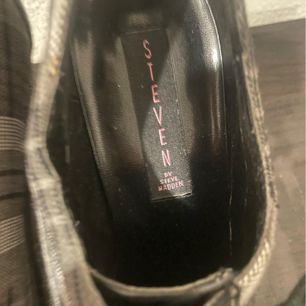 Steve Madden Black and Gray Lace Up Boots - Picture 2 of 4